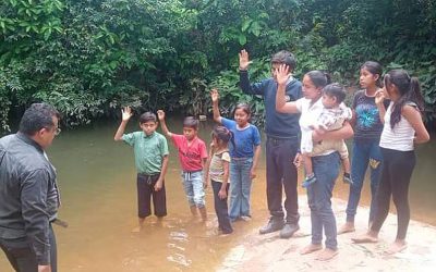 Cacique se hace adventista gracias a programa de radio