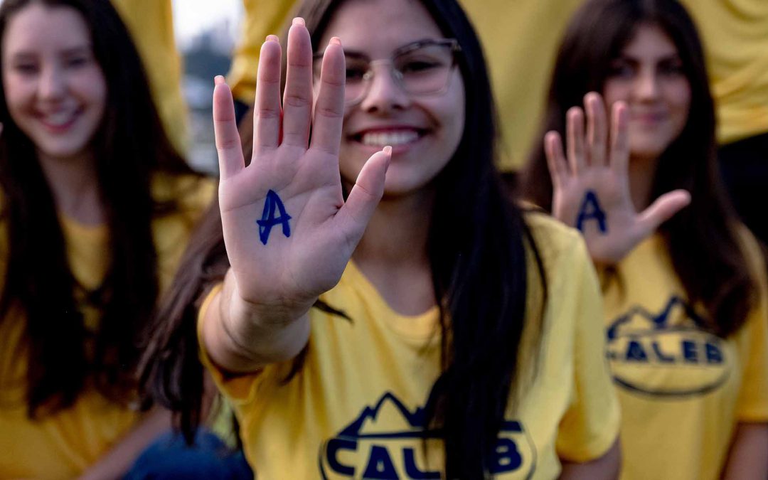 HACIA ADELANTE Y HACIA ARRIBA