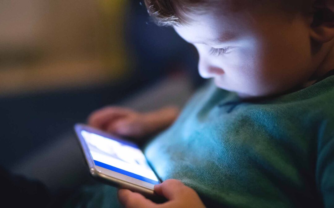 LAS PANTALLAS Y LOS NIÑOS