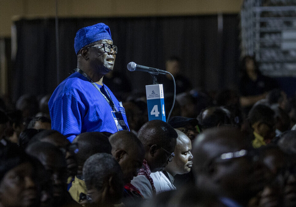 MÁS ALLÁ DE LOS DEBATES